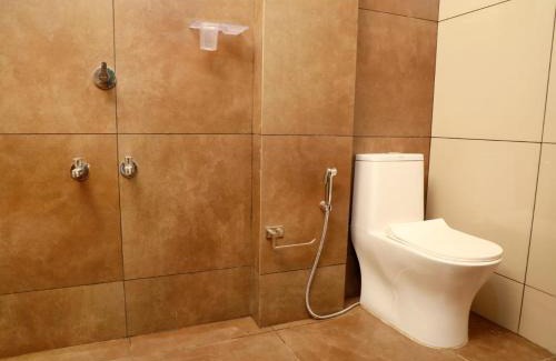 Muttil South Hotel | Karapuzha Residency