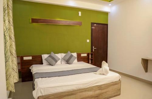 Muttil South Hotel | Karapuzha Residency