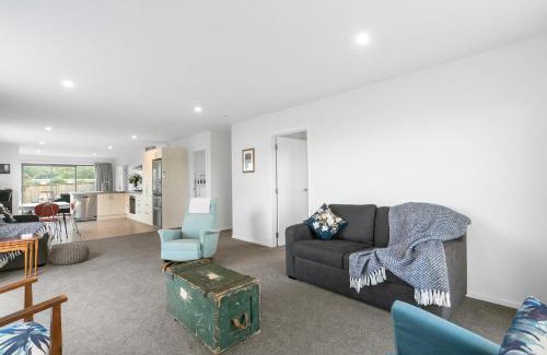 Karitane House | Karitane Beach Retreat - Karitane Holiday Home