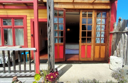 Karitane Apartment | Karitane Guesthouse in seaside village, close to beautiful river and beach.n