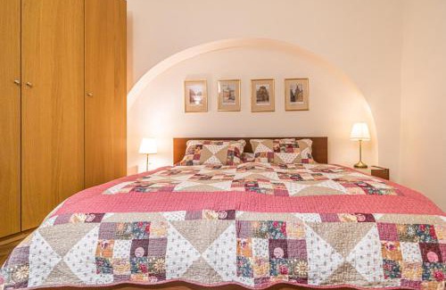 Mala Strana Apartment | Karmelitska 1 luxury 1 bedroom