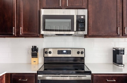 Frisco Apartment | Kasa | Comfy 1BD + Pool Access | Frisco