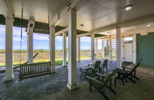 Beachside Village Cottage | Kathie's Beachfront Kottage