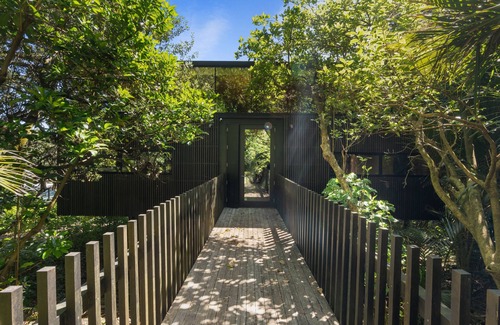 Piha House | Kawakawa House - Piha Holiday Home