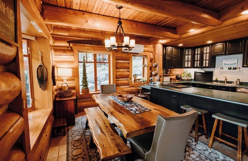 Lime Kiln House | Kayak on Lake Cavanaugh, HOT TUB, DOCK