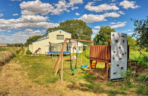 Clark House | Kayaks and Views Yellowstone River Lodge in Clark