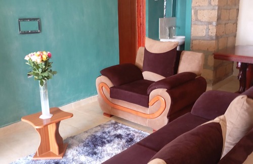 Naivasha House | Charming 3-bedroom building with WiFi and fitness room in Naivasha