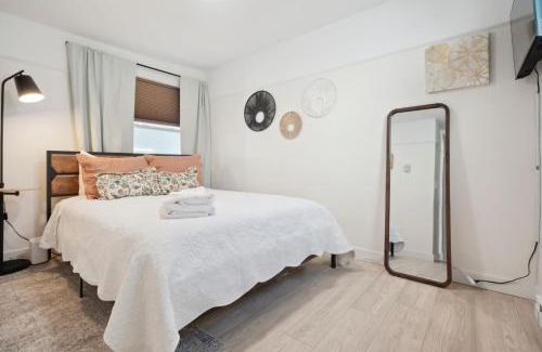 Hampton House | Keefe Korner AC Parking Walk to Beach