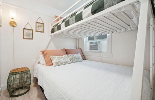 Hampton House | Keefe Korner AC Parking Walk to Beach