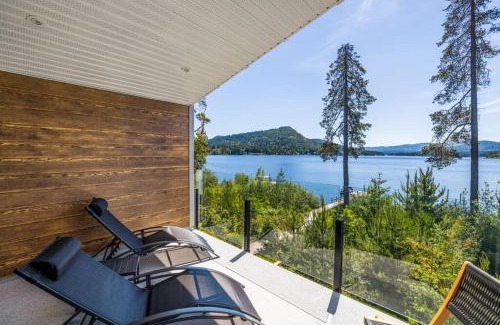 Shawnigan Lake House | Kelly's Sunset Lake Retreat