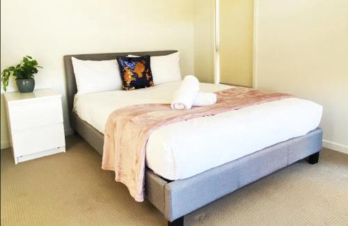 Kellyville House | Kellyville Adorable 5Br - Closed to Shops & Parks