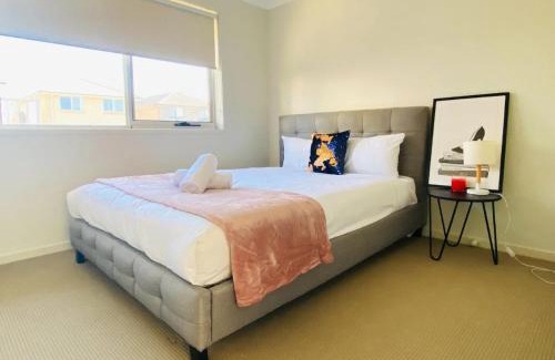 Kellyville House | Kellyville Adorable 5Br - Closed to Shops & Parks