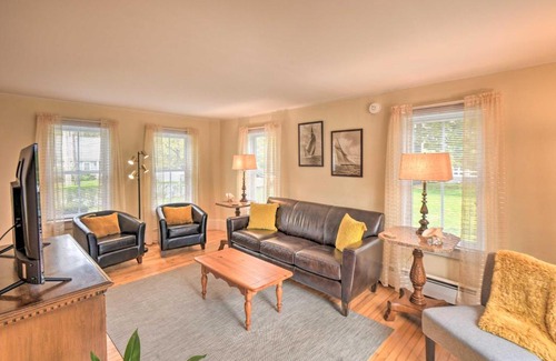Kennebunk House | Kennebunk Home with Yard Less Than 1 Mile to Dock Square!