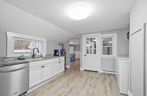 Kennebunk House | Kennebunk/Kennebunkport Beach House with Swimming Pool!