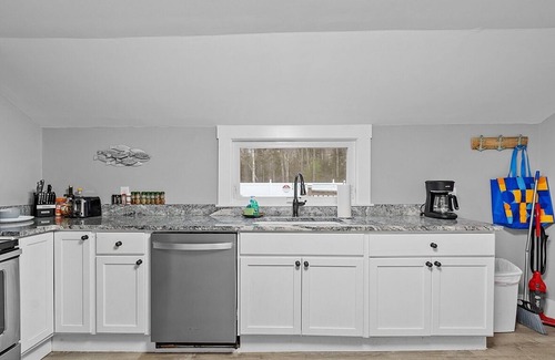 Kennebunk House | Kennebunk/Kennebunkport Beach House with Swimming Pool!