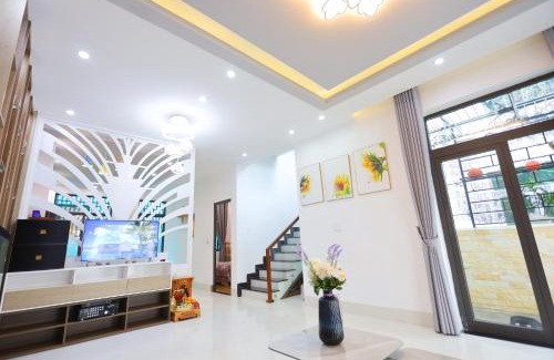 Huong Thuy Hotel | KenPi House, Nguyên Căn, đậu nhiều xe ô tô