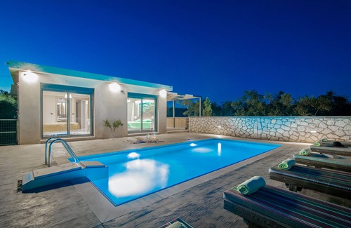 Fiolitis Villa | Kentia - 3 Bedroom Villa with Private Pool and Garden view