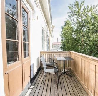 Varkaus Apartment | Keskusta sviitti parvekkeella ja pyykinpesukoneella Vanha Postitalo