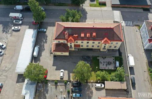 Varkaus Apartment | Keskusta sviitti parvekkeella ja pyykinpesukoneella Vanha Postitalo