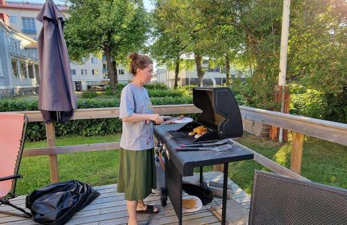 Varkaus Apartment | Keskusta sviitti parvekkeella ja pyykinpesukoneella Vanha Postitalo