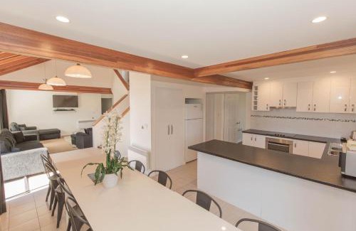 Jindabyne House | Kestrels Rest 116 Gippsland Street