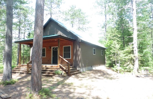 Lake Linden Cottage | Keweenaw Hideaway Cabin on Rice Lake, very near Lake Superiornwith RV options