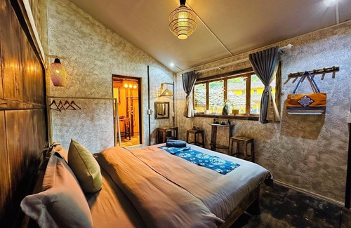 Dong Van Bed & Breakfast | Khói Homestay and Restaurant