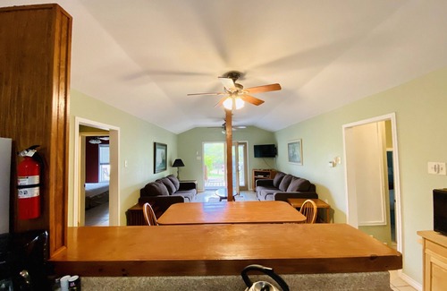 Leakey House | Kid Friendly, River house 65 yards to the Frio River