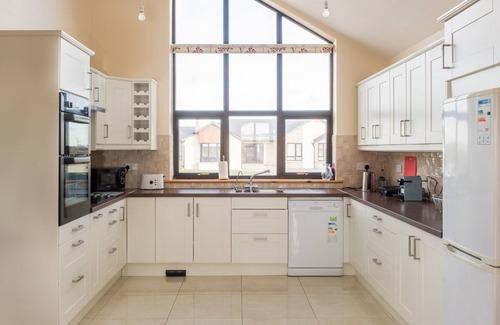 Kilmore Apartment | Kilmore Quay Castleview House, Kilmore Quay, Co.Wexford - 5 Bed - Sleeps 9/10