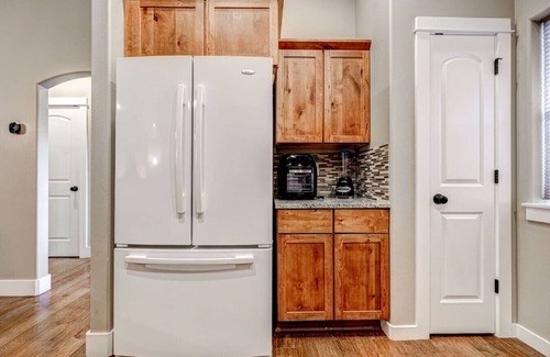 Richland House | King Bed, Amazing Views, Yard & Garage 3/2 #681