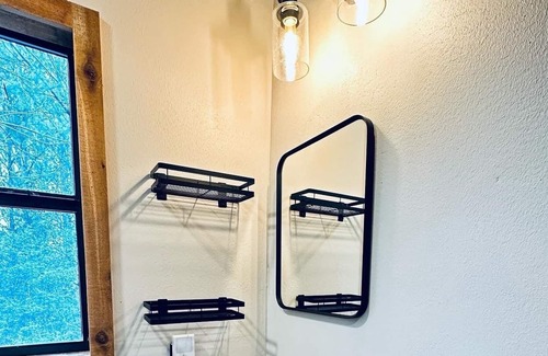 San Augustine Cabin | KING BED! Private trails! Cabin 12 acres! Firepit!