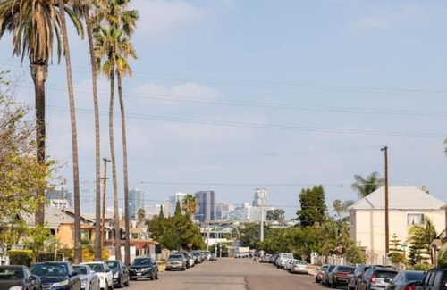 Logan Heights House | 🌵King Bed|Queen bed|Full Kitchen|W&D|1.5Bath| 🌵