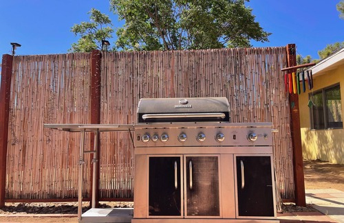 Yucca Valley House | King Beds*Central AC*BBQ Grill*Fire-pit*Hammock