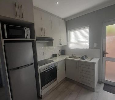 Newton Park Apartment | King Edward Inn 3