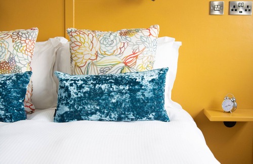 Langford Other | King Ensuite with Shower at Aldwick Estate