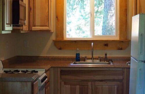 Cooper Landing Cabin | King Salmon Cabin - Cute Family Cabin at Eagle Landing Resort