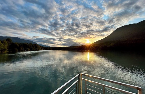 Cooper Landing Cabin | King Salmon Cabin - Cute Family Cabin at Eagle Landing Resort