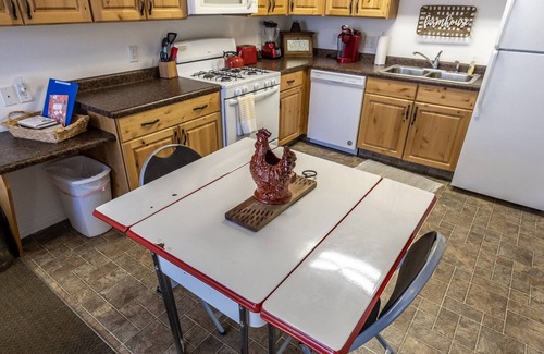 Mount Pleasant Apartment | 🤠king studio w/Q sleeper+kitchen+washer/dryer+250mbps wi-fi🥾(15mi)maple canyon