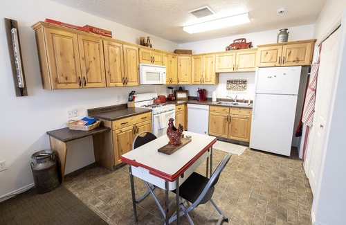 Mount Pleasant Apartment | 🤠king studio w/Q sleeper+kitchen+washer/dryer+250mbps wi-fi🥾(15mi)maple canyon