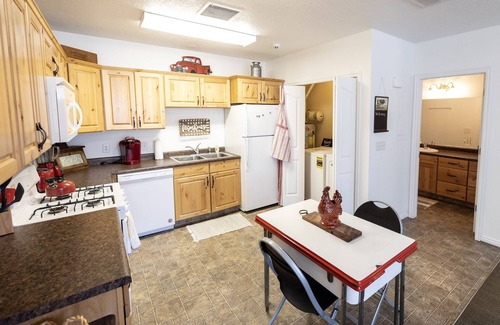 Mount Pleasant Apartment | 🤠king studio w/Q sleeper+kitchen+washer/dryer+250mbps wi-fi🥾(15mi)maple canyon