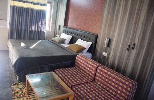 Mahabalipuram Beach House | King Suit Family room at Vinodhara Guesthouse.