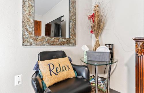 Airport Heights Community Council House | KING SUITE ON 16TH AVE