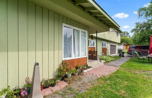 Airport Heights Community Council House | KING SUITE ON 16TH AVE