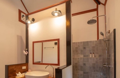 Pathouphone Hotel | Kingfisher Ecolodge