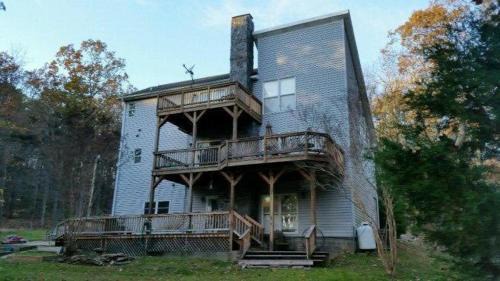 Kings Mountain House | Kings Mountain Retreat 4BR Family Home Mountain View Game Room Fireplace