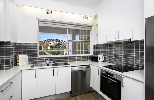 Kirribilli Apartment | Kirribilli - KIRR5 - Plunkett Street - Harbour views and Kirribilli Wharf at your doorstep