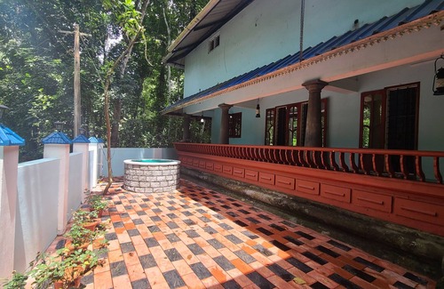 Ettumanoor House | Kizhakkechirayil Homestays, a remote space for the best getaway.