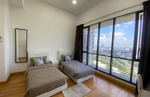 Kampung Kerinchi House | KL Gateway Penthouse by Cobnb - 10Pax
