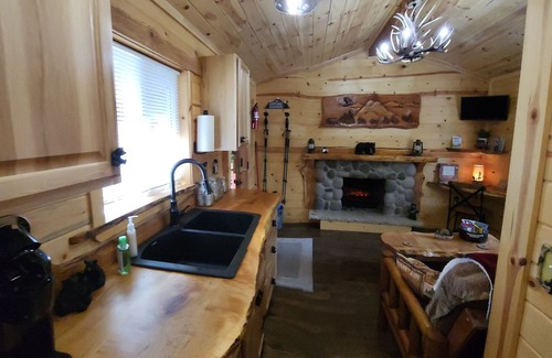 Ashford Cabin | Knotty Shack Cabin-Unique Log Cabin with Hot TubnStay, Explore, Retreat & Repeat