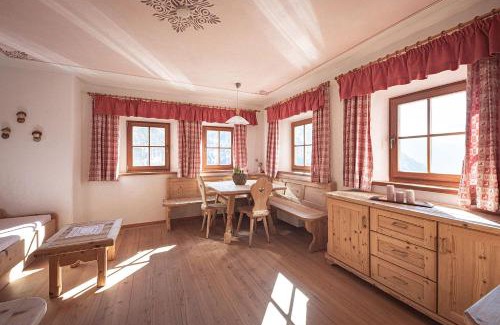 Campo Tures Apartment | Kofler zw den Wänden Apt Alpenrose